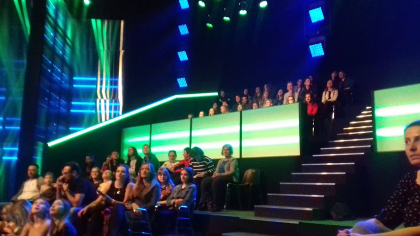 Zasiedli na widowni Dance, Dance, Dance