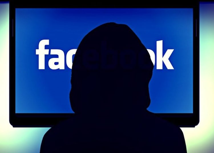 Uważaj! Oszukują przez Facebooka