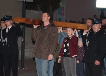 Ulicami Słupcy przeszła droga krzyżowa ZDJĘCIA