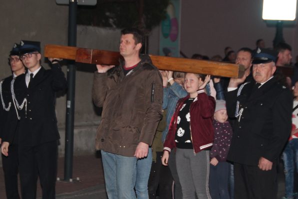 Ulicami Słupcy przeszła droga krzyżowa ZDJĘCIA