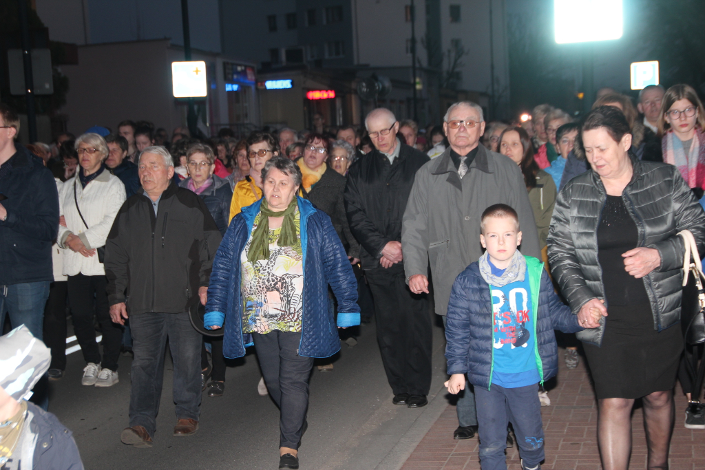 Ulicami Słupcy przeszła droga krzyżowa ZDJĘCIA
