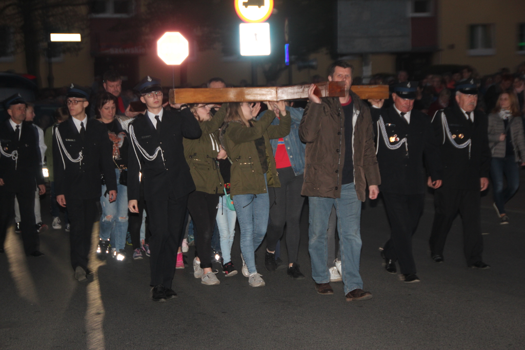 Ulicami Słupcy przeszła droga krzyżowa ZDJĘCIA