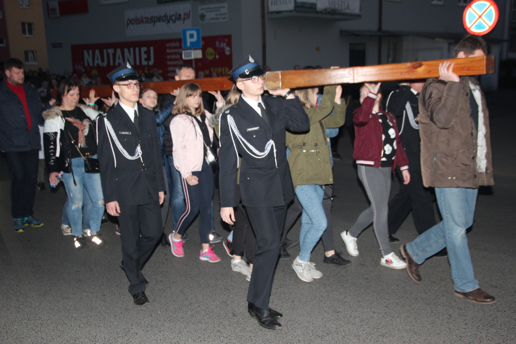 Ulicami Słupcy przeszła droga krzyżowa ZDJĘCIA