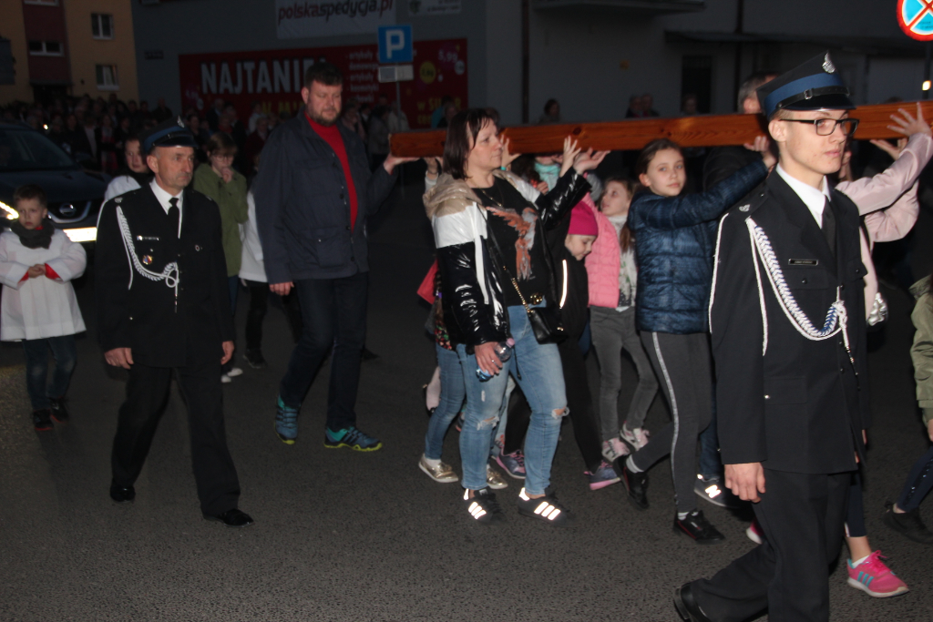 Ulicami Słupcy przeszła droga krzyżowa ZDJĘCIA