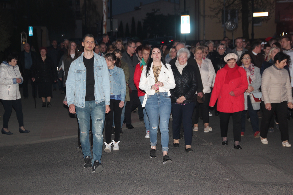 Ulicami Słupcy przeszła droga krzyżowa ZDJĘCIA