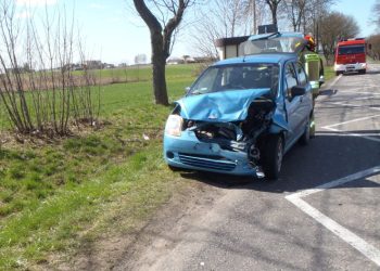 Dwa auta zderzyły się w Drążnej ZDJĘCIA