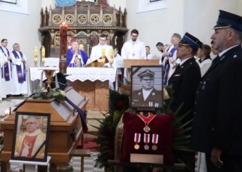 Giewartów: Pożegnali swojego Proboszcza FILM