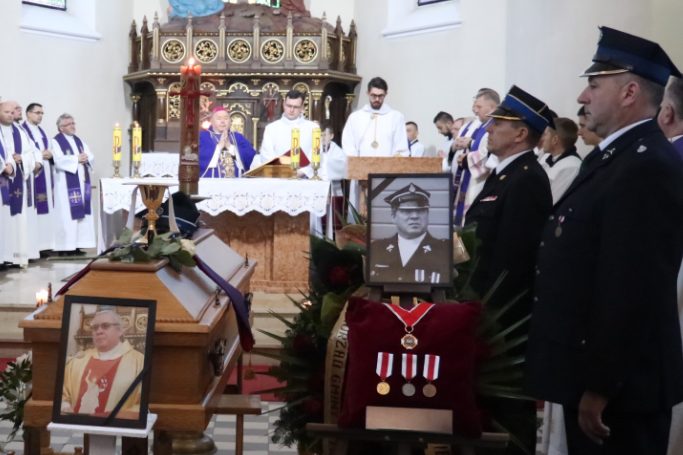 Giewartów: Pożegnali swojego Proboszcza FILM