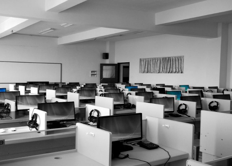 Jak wybrać najlepszą ofertę na prąd dla firm?