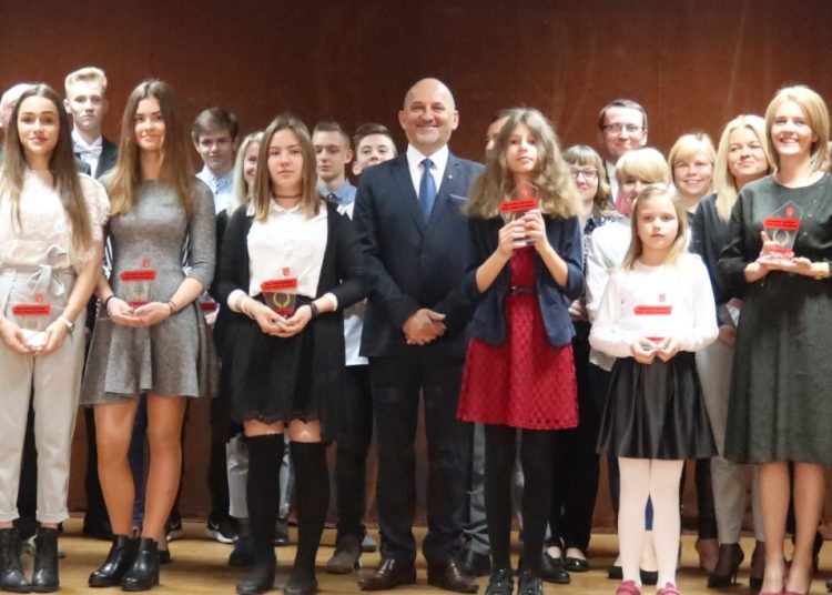 Strzałkowo: Najlepsi sportowcy odebrali stypendia FILM