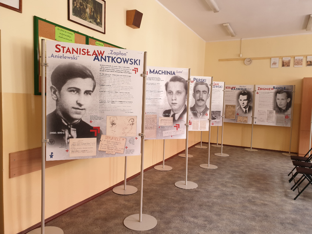 Liceum zaprasza na wystawę