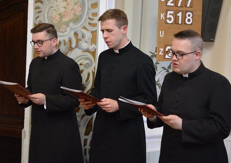 Przyjmą święcenia kapłańskie