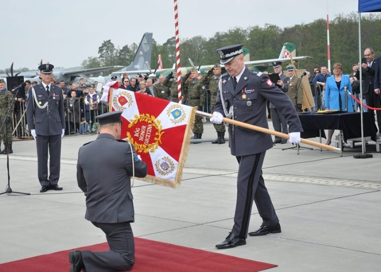 33. Baza z nowym sztandarem