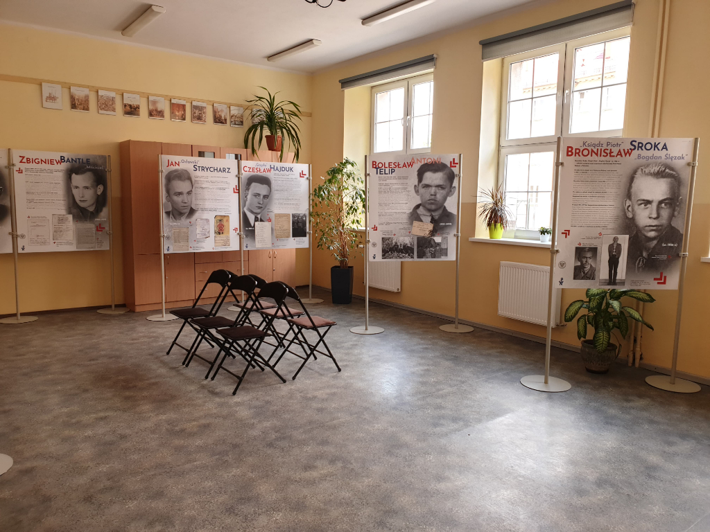 Liceum zaprasza na wystawę