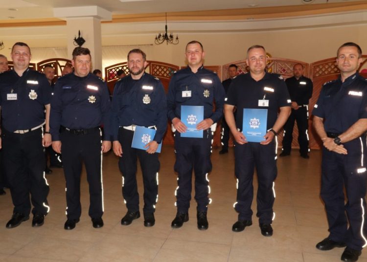 Policjanci z drogówki rywalizują w konkursie