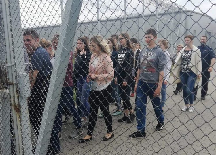 Uczniowie w więzieniu. Co tam robili?