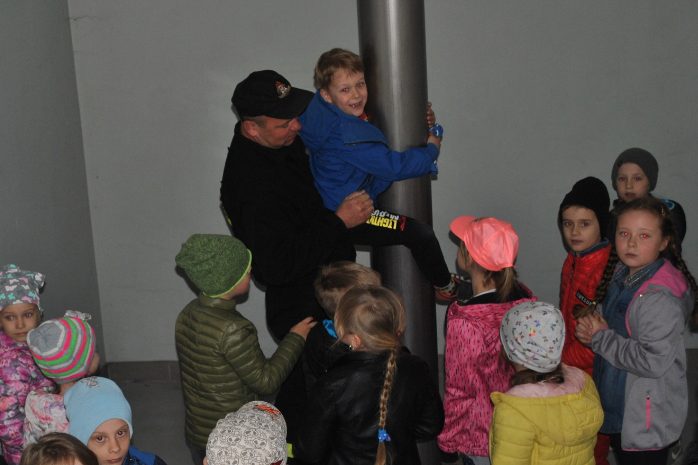 Dzieci z wizytą u słupeckich strażaków