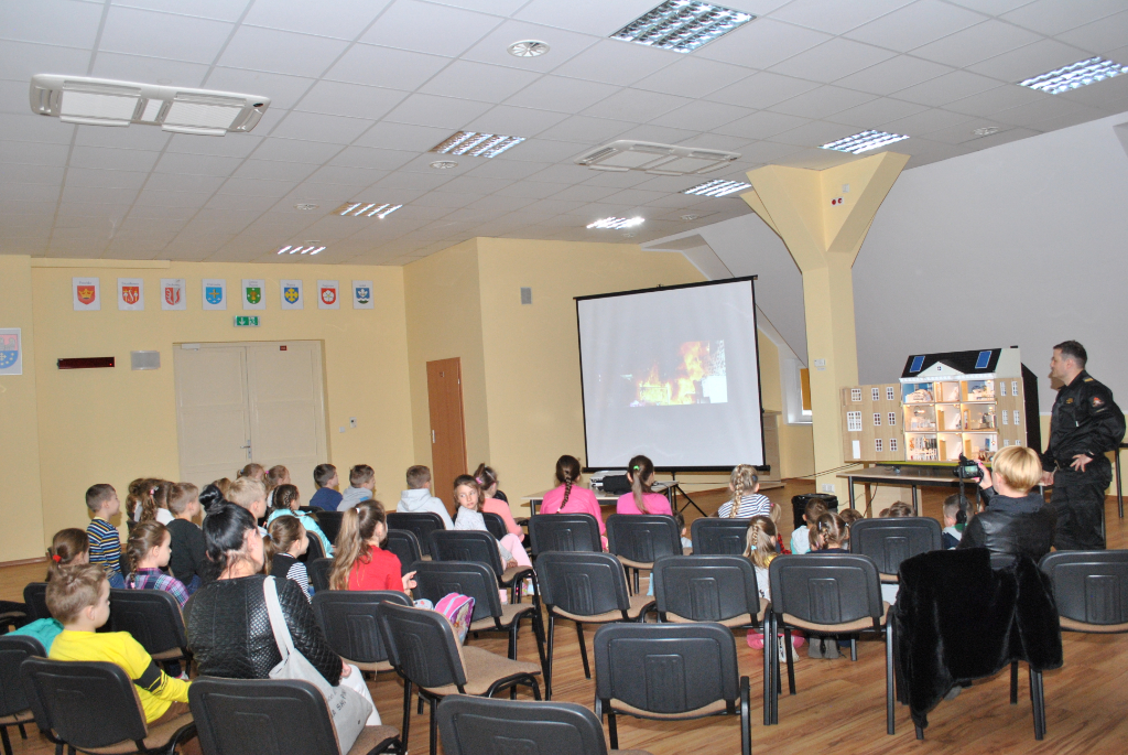 Dzieci z wizytą u słupeckich strażaków