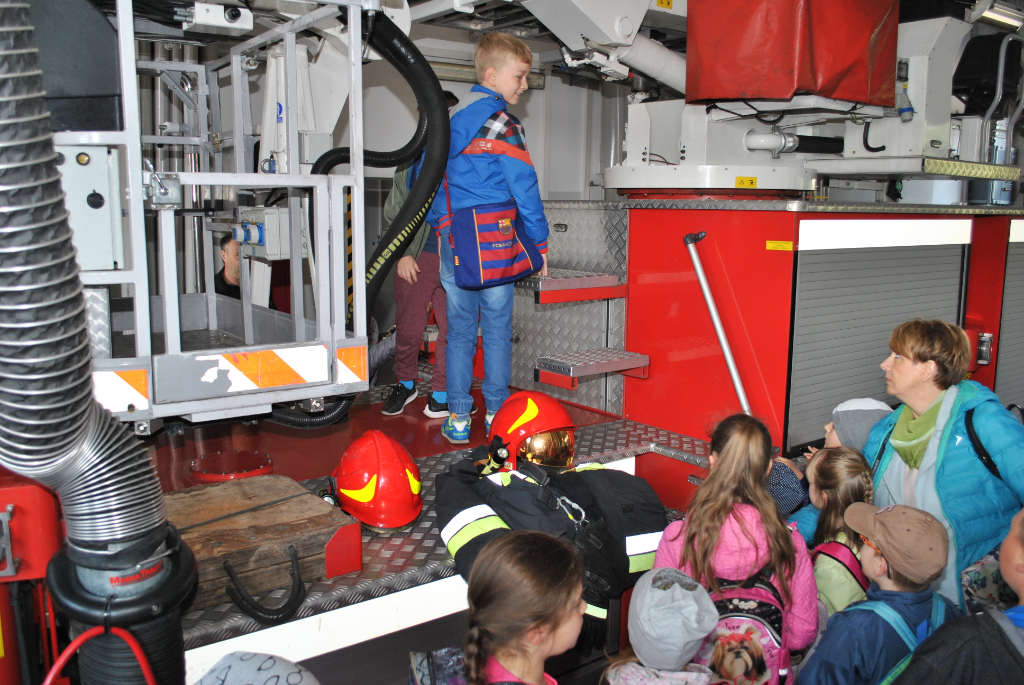 Dzieci z wizytą u słupeckich strażaków