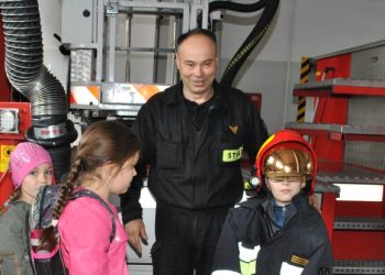 Dzieci z wizytą u słupeckich strażaków