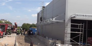 Zapalił się nowy pawilon handlowy. Film z akcji