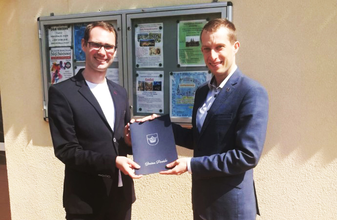 Powidz: Nowy dyrektor, nowe logo