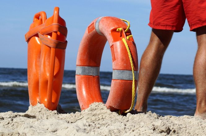 Kto na ratunek turystom nad jeziorem?