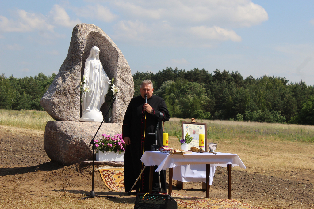 Poświęcenie terenu pod hospicjum w Gółkowie i figury Matki Boskiej