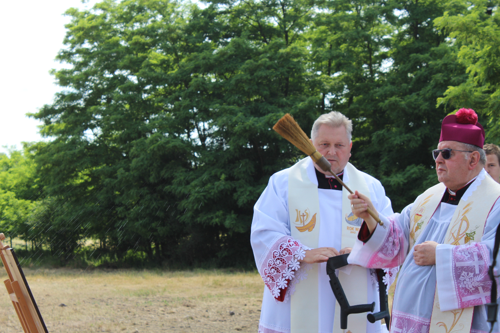 Poświęcenie terenu pod hospicjum w Gółkowie i figury Matki Boskiej