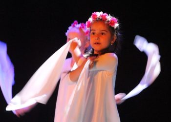 Przedszkolaki żegnają się z Misiem ZDJĘCIA