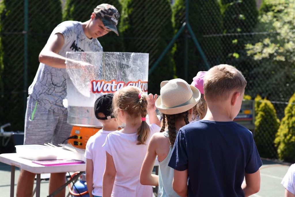 Strzałkowskie przedszkolaki ze swoim ulubieńcem