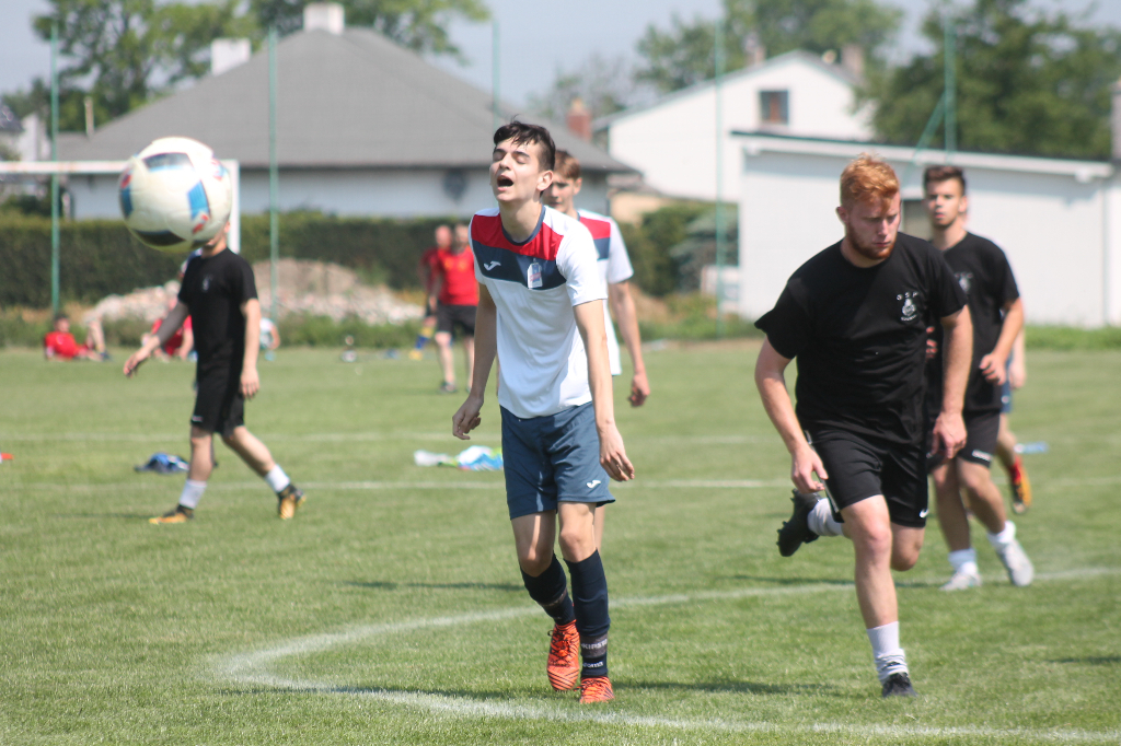 Dwanaście zespołów w trzynastym turnieju FOTO