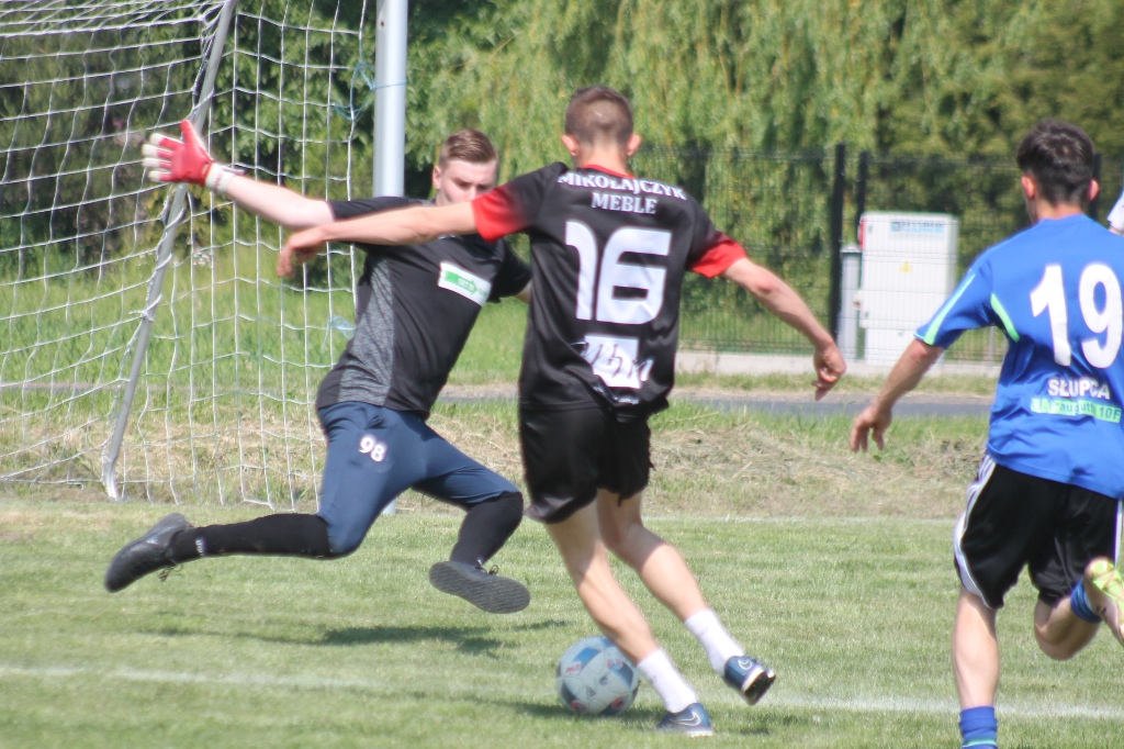 Dwanaście zespołów w trzynastym turnieju FOTO