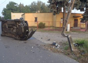 Samochodem uderzył w słup ZDJĘCIA