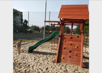 Nowy plac zabaw koło dawnego kortu