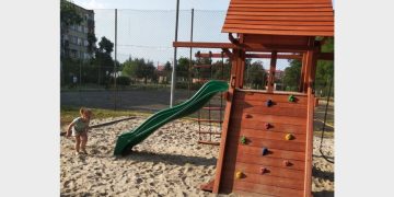 Nowy plac zabaw koło dawnego kortu