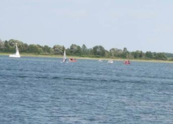 Przewróciła się łódź. 10 osób w wodzie