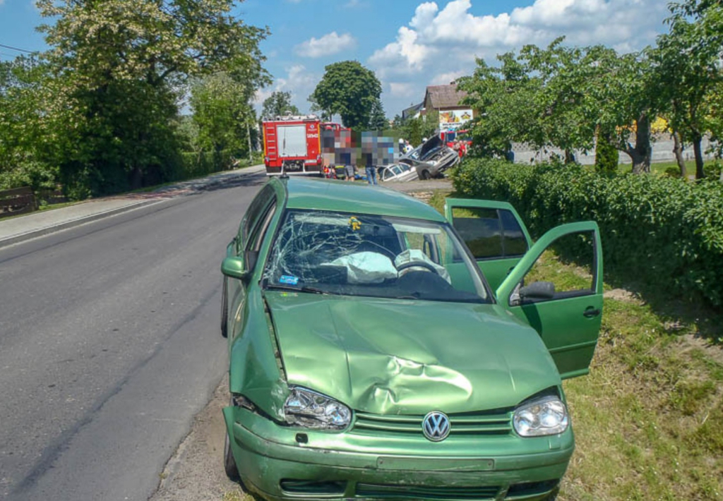 Wypadek w Jaroszynie. Zderzyły się dwa auta ZDJĘCIA