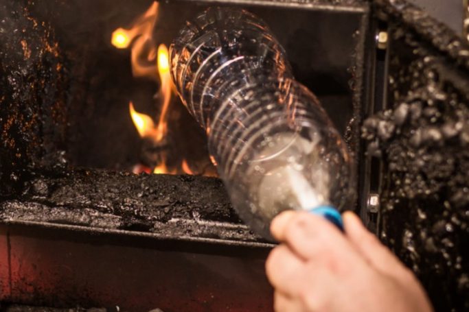 Na Tysiąclecia palą plastikiem