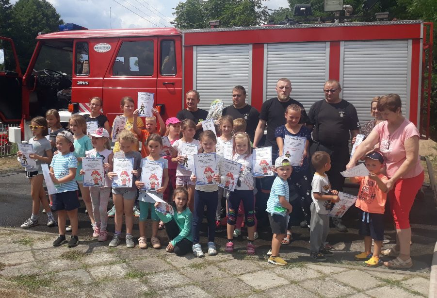 Strażacy z OSP Słowikowo dla dzieci i młodzieży