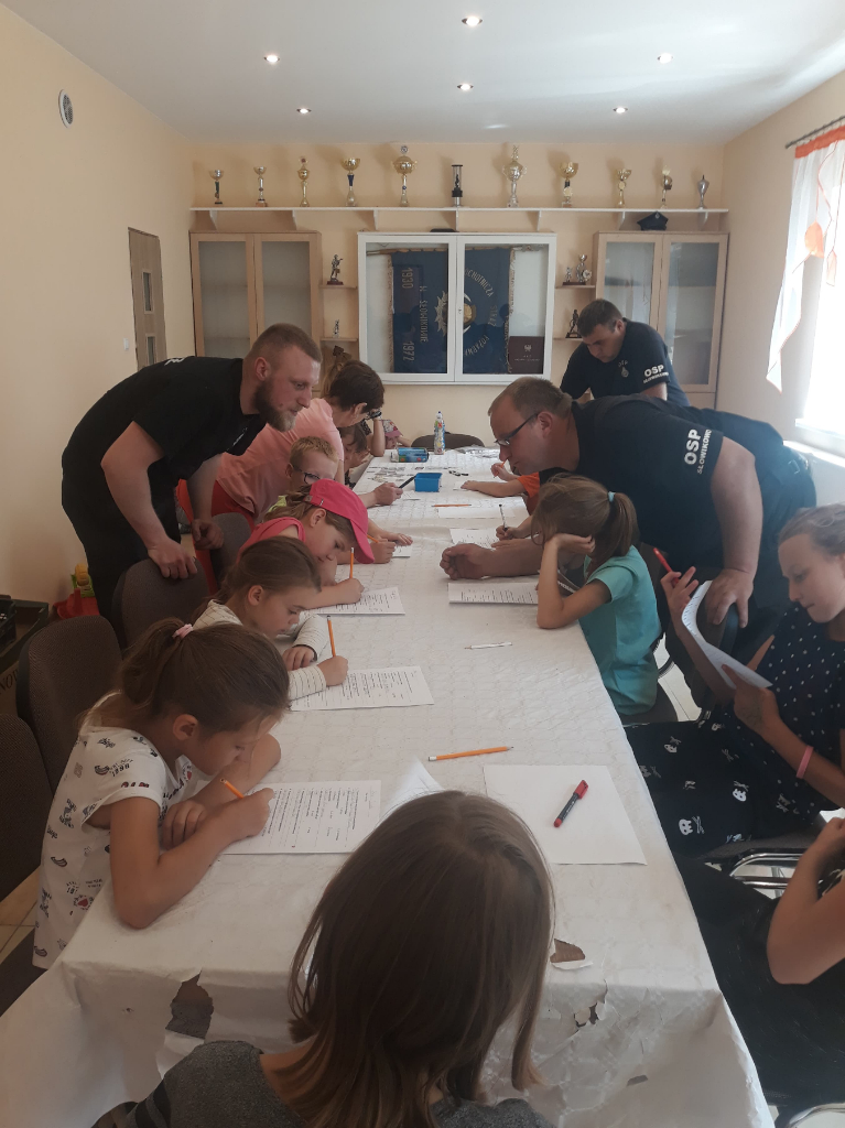 Strażacy z OSP Słowikowo dla dzieci i młodzieży