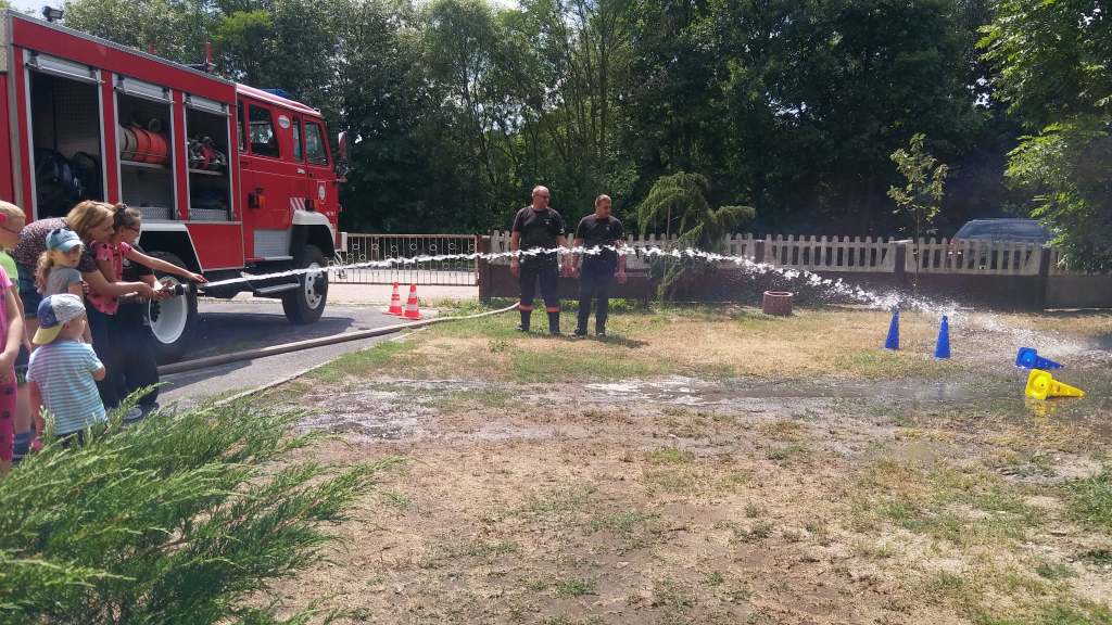 Strażacy z OSP Słowikowo dla dzieci i młodzieży
