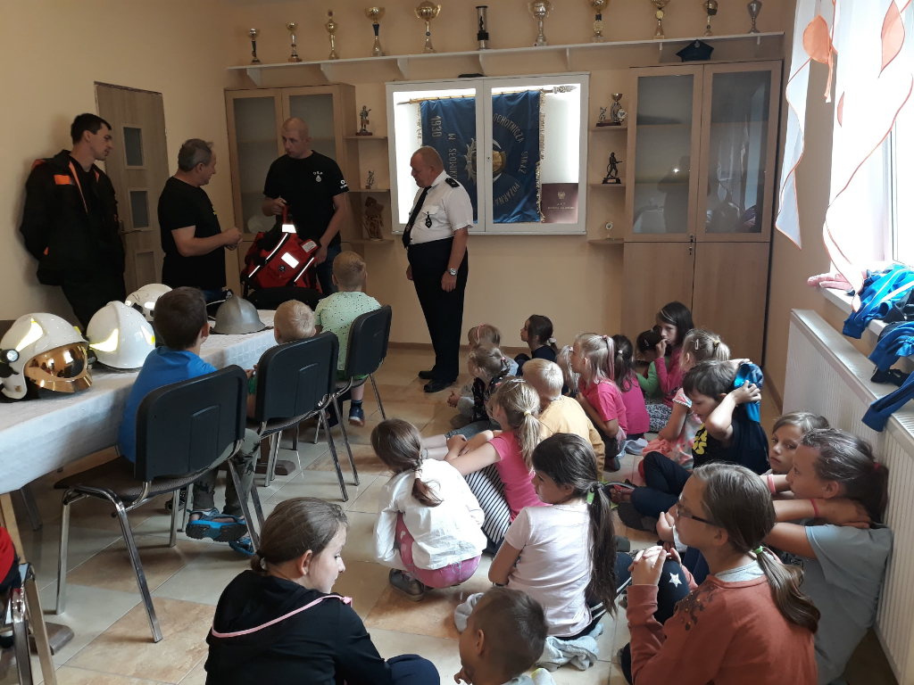 Strażacy z OSP Słowikowo dla dzieci i młodzieży