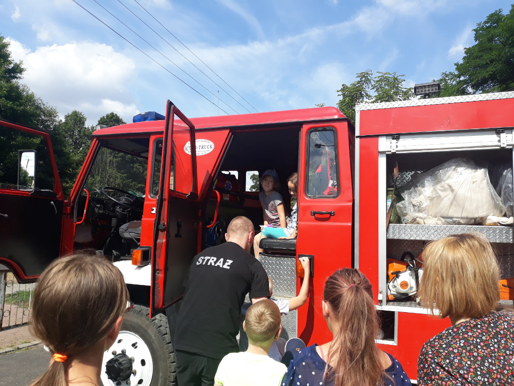 Strażacy z OSP Słowikowo dla dzieci i młodzieży