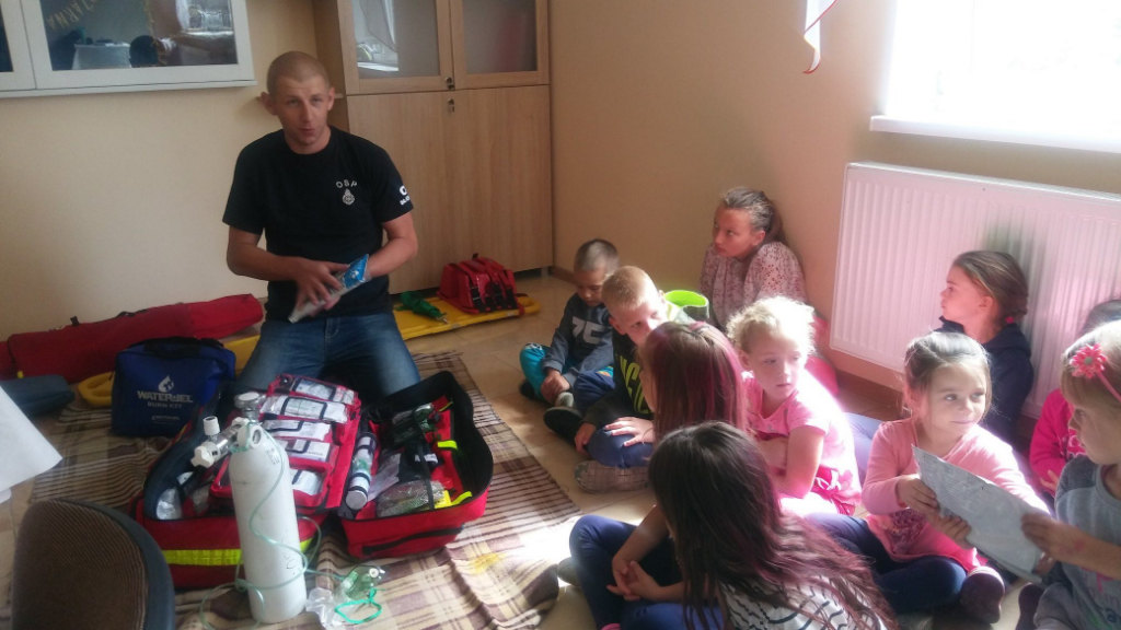Strażacy z OSP Słowikowo dla dzieci i młodzieży
