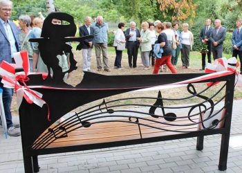Ławeczka w rocznicę