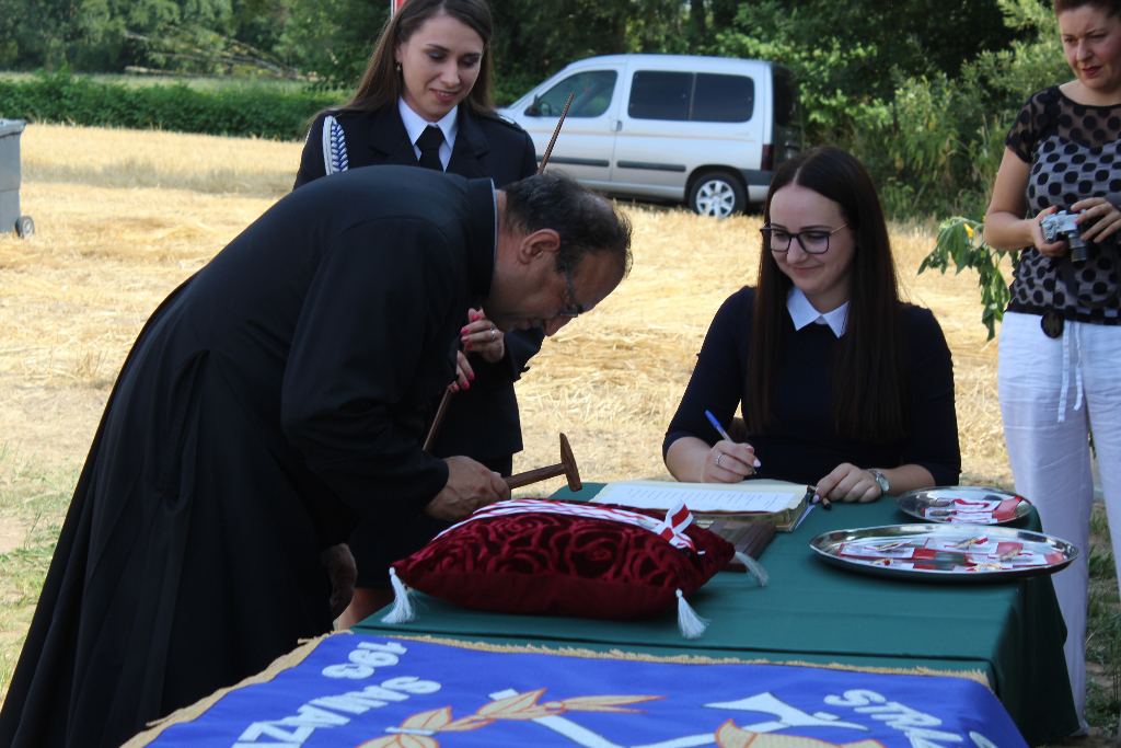 Nadanie sztandaru jednostce w Samarzewie