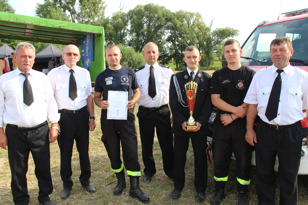 Nadanie sztandaru jednostce w Samarzewie