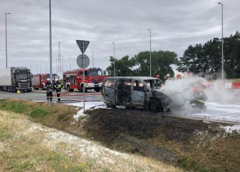 Bus całkowicie spłonął ZDJĘCIA