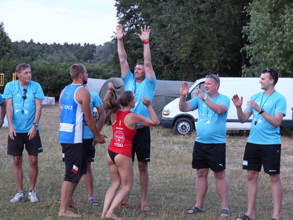 Zagrało ponad sto par